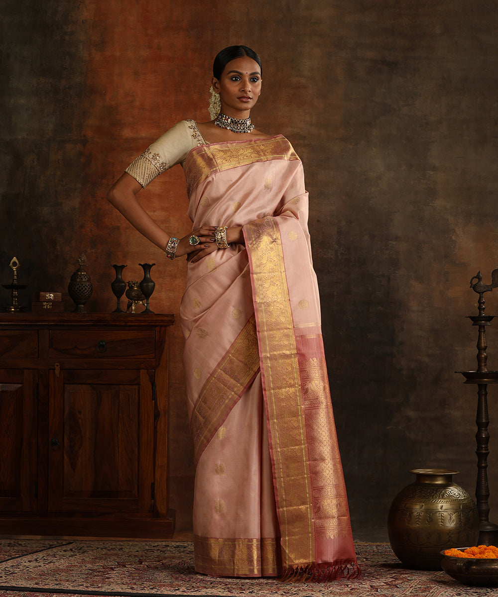 Light_Mauve_Handloom_Pure_Silk_Kanjivaram_Saree_With_Pure_Zari_And_Dusty_Border_WeaverStory_02