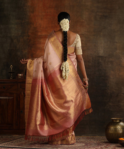 Light_Mauve_Handloom_Pure_Silk_Kanjivaram_Saree_With_Pure_Zari_And_Dusty_Border_WeaverStory_03