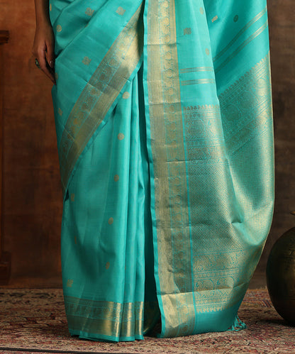 Handloom_Aqua_Blue_Pure_Silk_Kanjivaram_Saree_With_Vaira_Oosie_And_Pure_Zari_WeaverStory_05