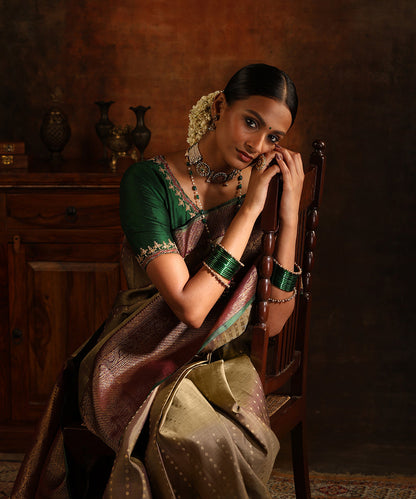 Grey_And_Brown_Handloom_Pure_Silk_Kanjivaram_Saree_With_Pure_Zari_And_Green_Selvedge_WeaverStory_01