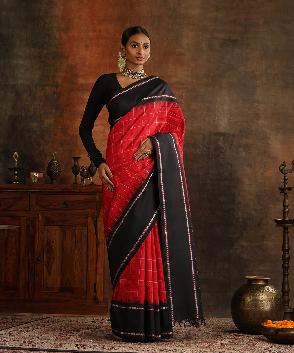 Red_Handloom_Pure_Silk_Kanjivaram_Saree_With_Black_Silk_Border_WeaverStory_02