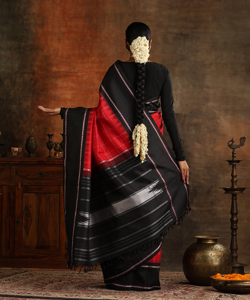 Red_Handloom_Pure_Silk_Kanjivaram_Saree_With_Black_Silk_Border_WeaverStory_03