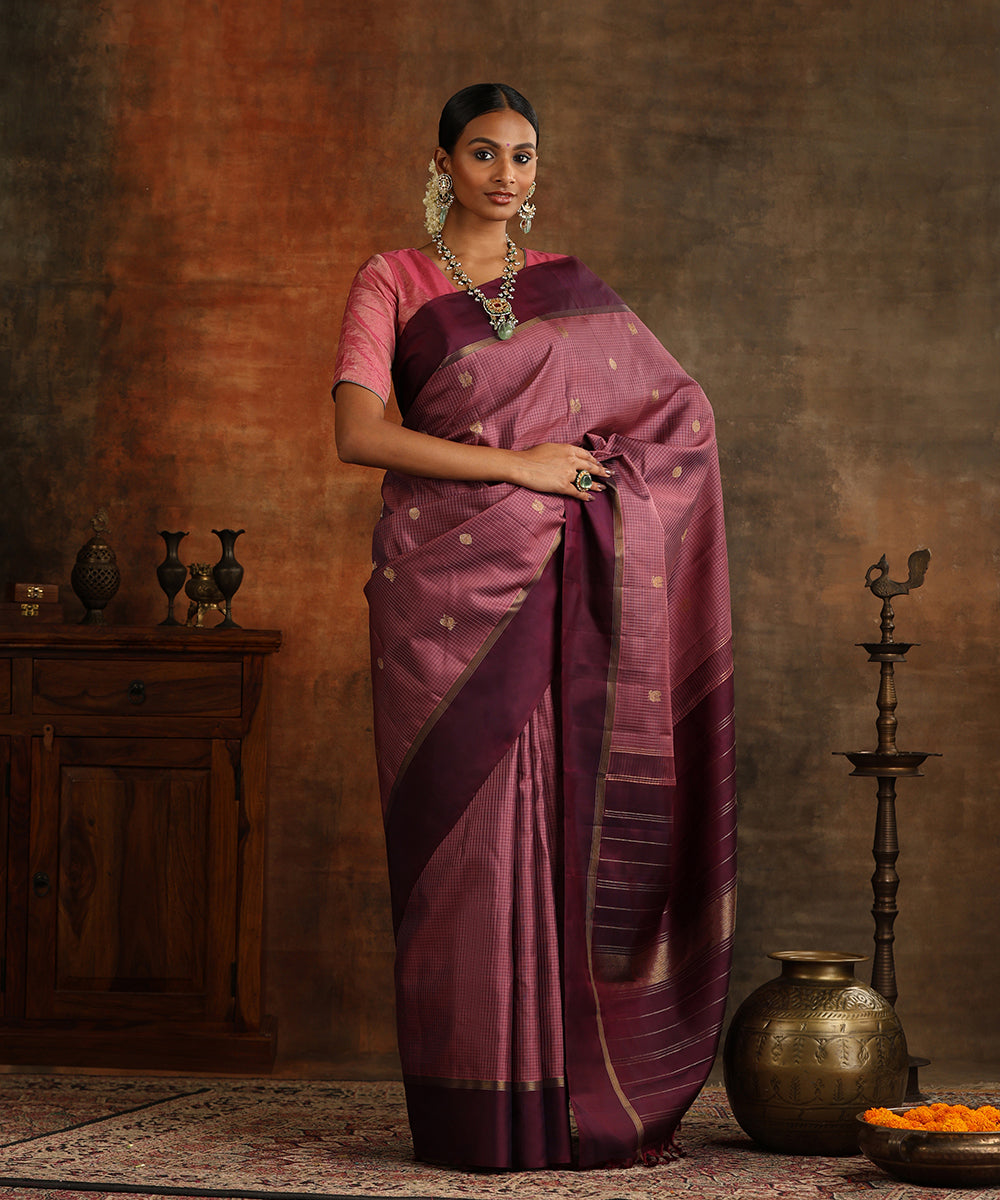 Handloom_Mauve_Pure_Silk_Kanjivaram_Saree_With_Checks_And_Wine_Border_WeaverStory_02