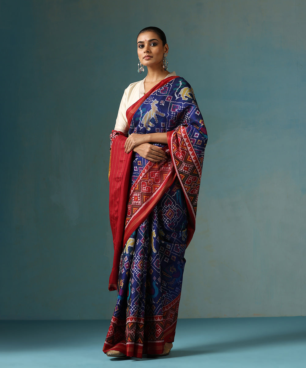 Handloom_Blue_And_Red_Pure_Mulberry_Silk_Ikat_Patola_Saree_With_Peacock_And_Deer_Motif_WeaverStory_02