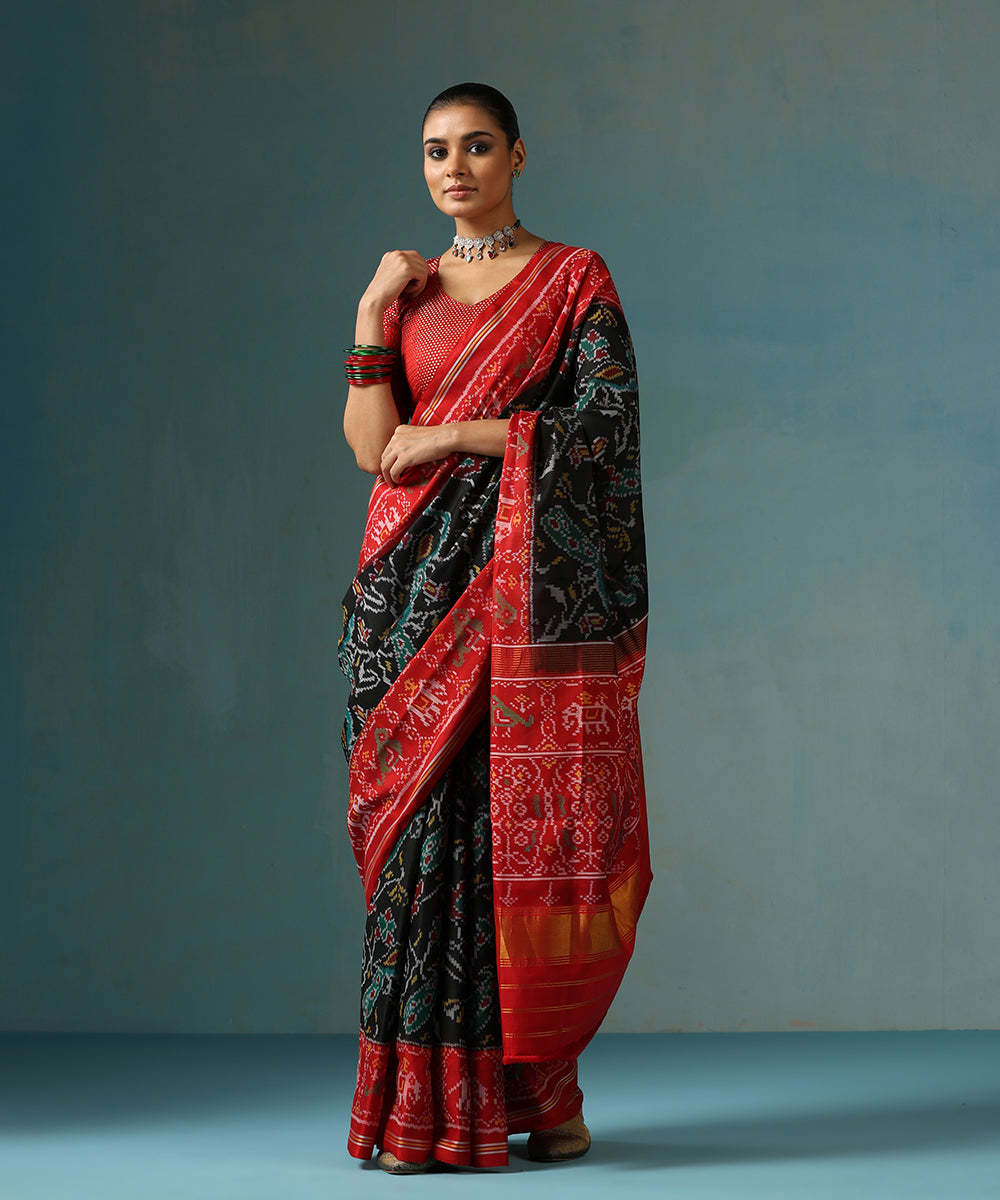 Handloom_Black_And_Red_Pure_Mulberry_Silk_Ikat_Patola_Saree_With_Peacock_Motif_WeaverStory_02