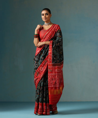 Handloom_Black_And_Red_Pure_Mulberry_Silk_Ikat_Patola_Saree_With_Peacock_Motif_WeaverStory_02