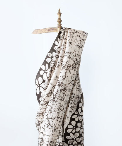 Black_And_White_Handloom_Pure_Mulberry_Silk_Batik_Saree_WeaverStory_02