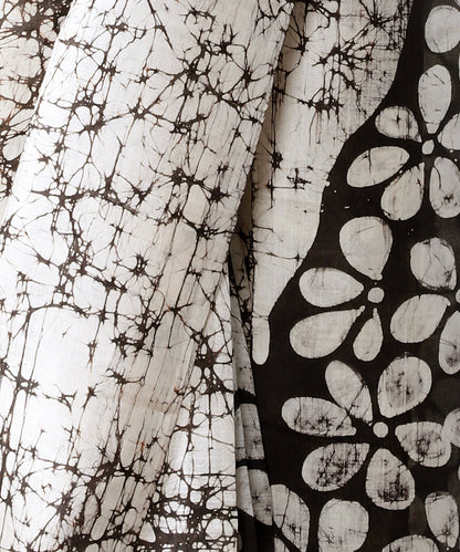 Black_And_White_Handloom_Pure_Mulberry_Silk_Batik_Saree_WeaverStory_03