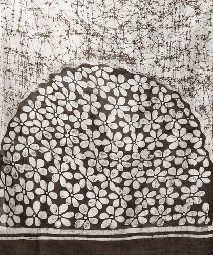 Black_And_White_Handloom_Pure_Mulberry_Silk_Batik_Saree_WeaverStory_04