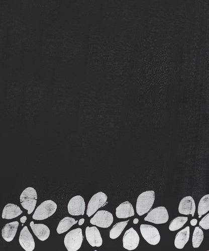 Black_And_White_Handloom_Pure_Mulberry_Silk_Batik_Saree_WeaverStory_05