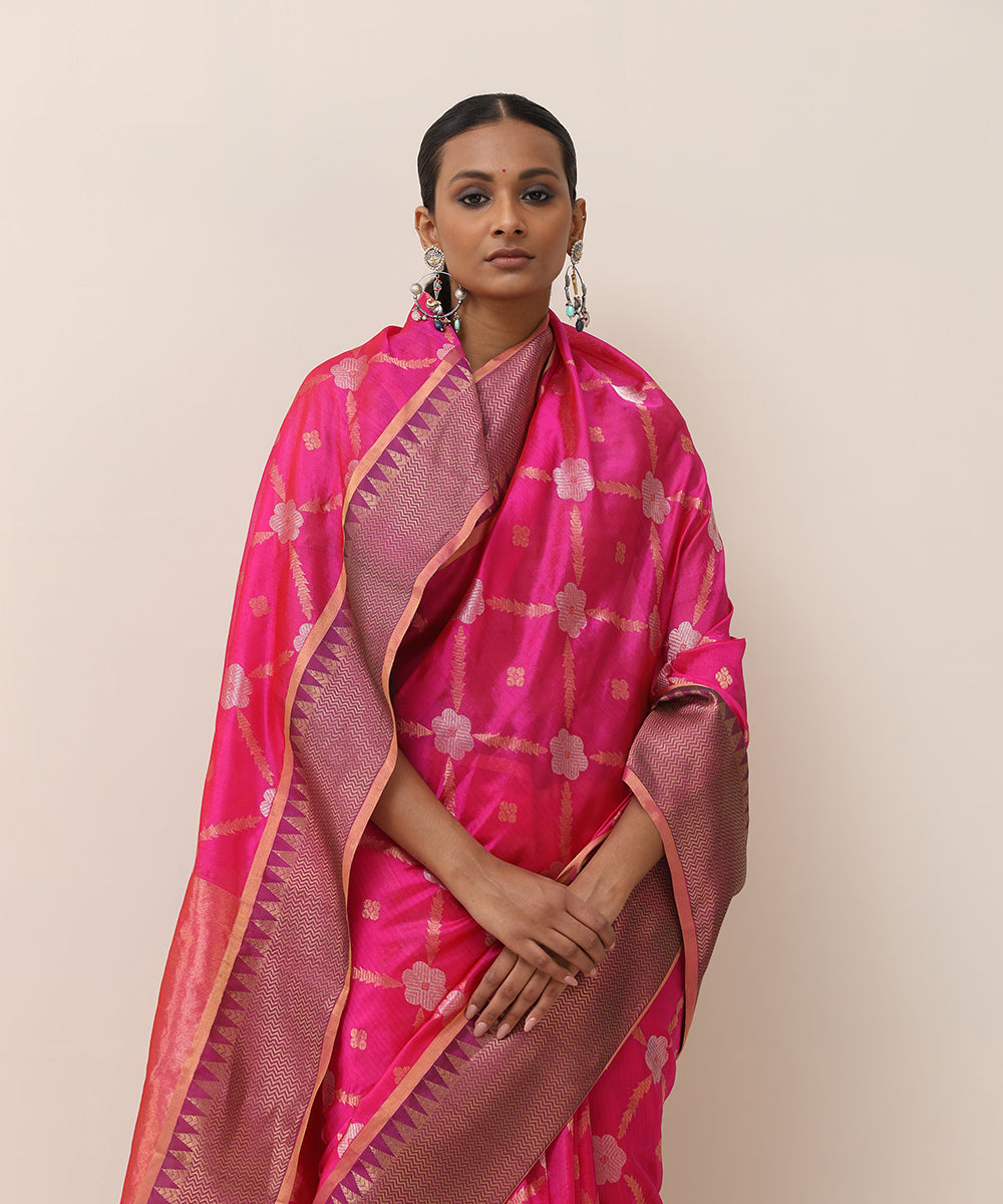 Handloom_Hot_Pink_Pure_Silk_Chanderi_Saree_With_Floral_Chekered_Jaal_WeaverStory_02