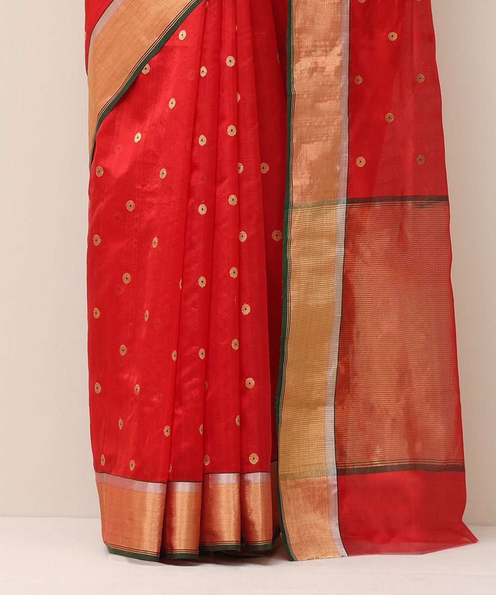 Handloom_Red_Pure_Silk_Chanderi_Saree_With_Golden_Asharfi_Booti_And_Green_Selvedge_WeaverStory_04