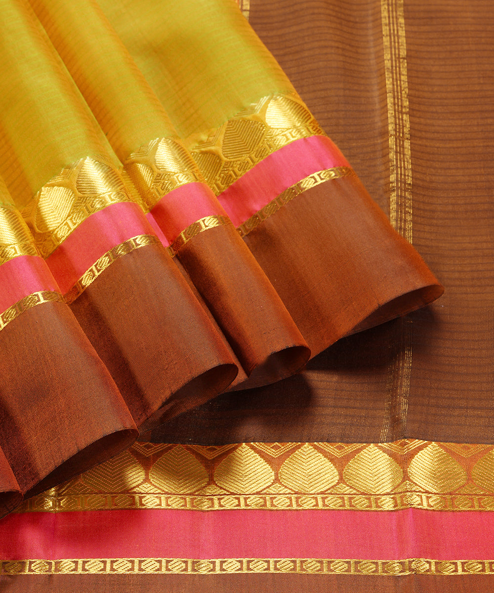 Green_And_Yellow_Handloom_Pure_Silk_Saree_With_Pink_Thin_Border_WeaverStory_04