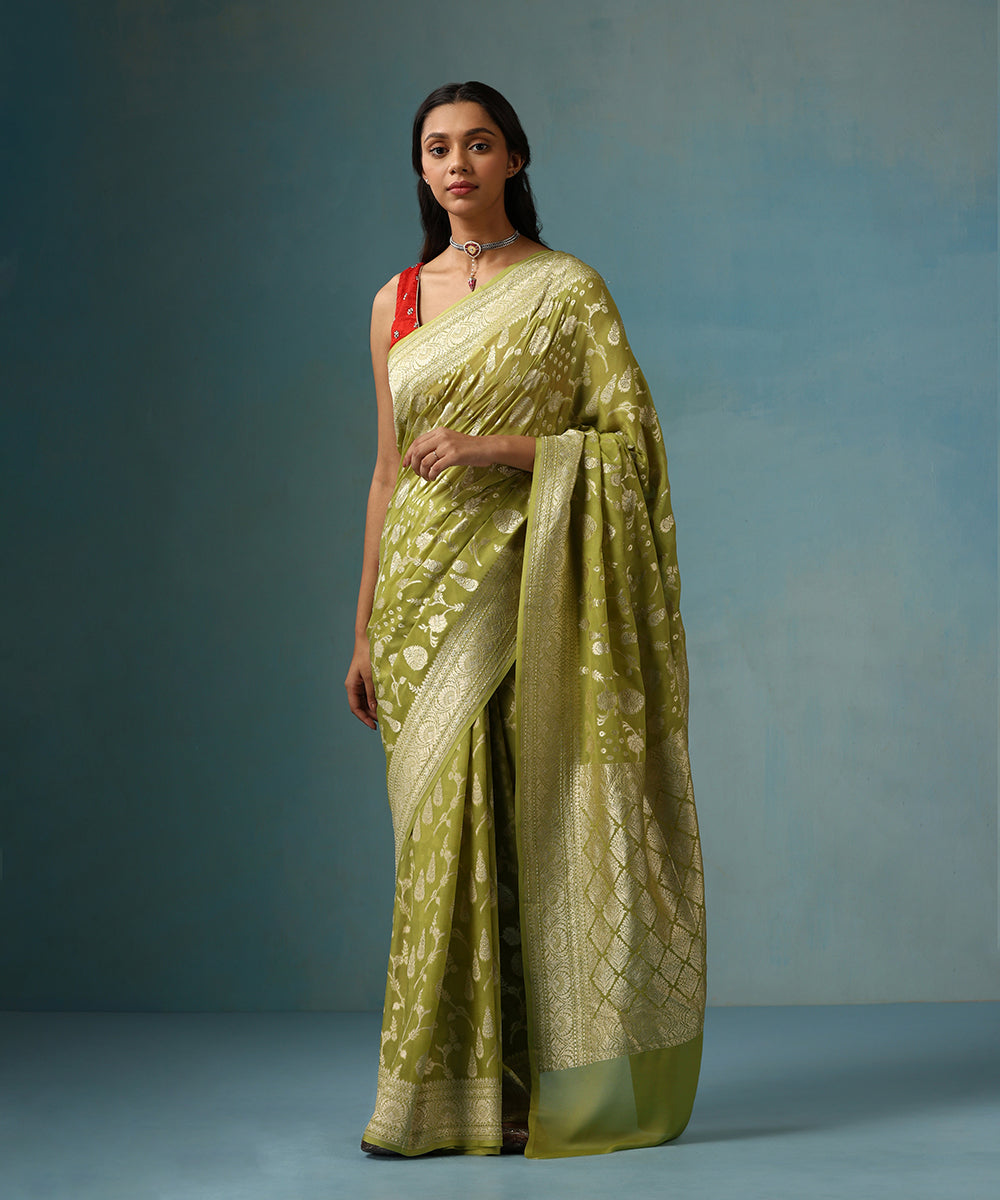 Heena_Green_Handloom_Pure_Georgette_Banarasi_Saree_With_Allover_Cutwork_Jaal_WeaverStory_01