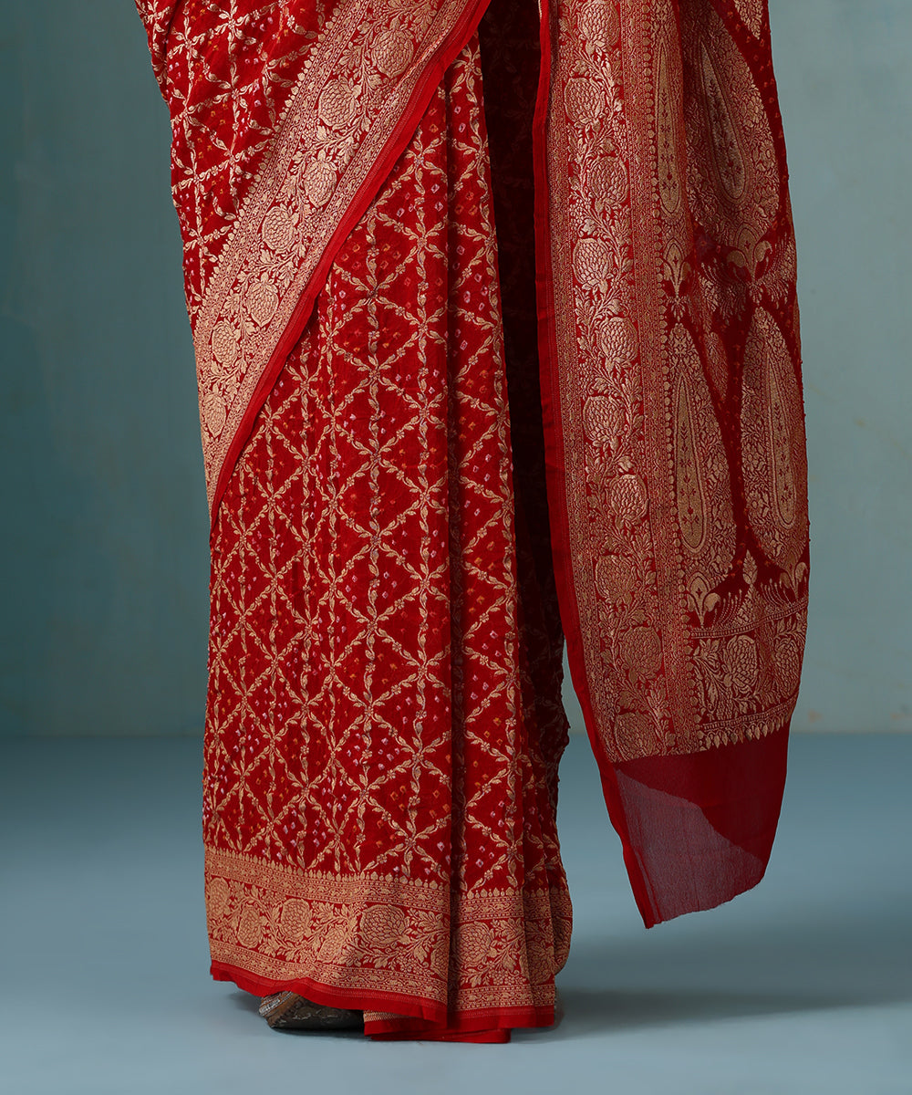 Handloom_Red_Pure_Georgette_Banarasi_Bandhej_Saree_With_Floral_Border_WeaverStory_04