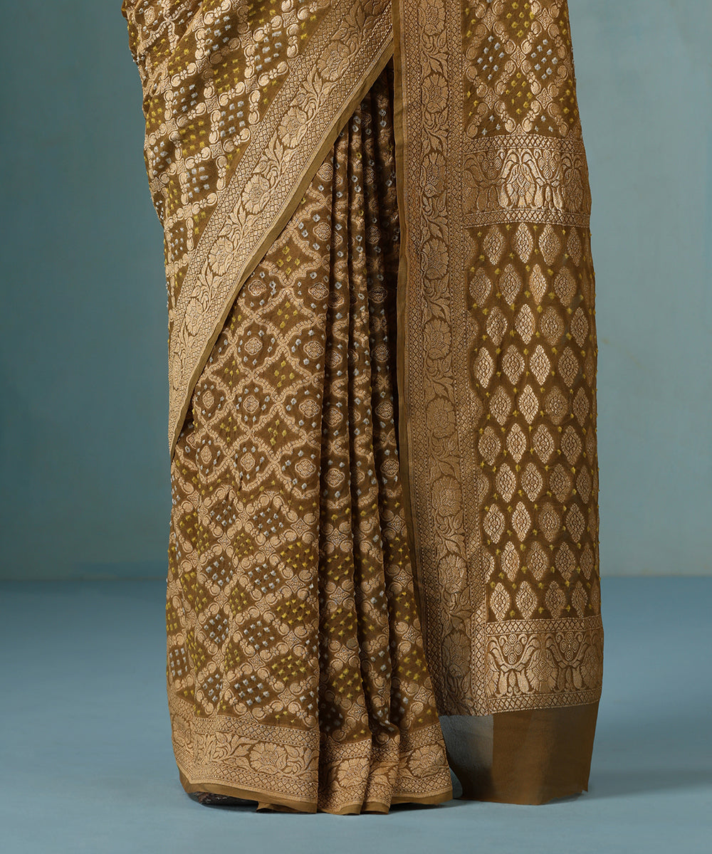 Heena_Green_Handloom_Pure_Georgette_Banarasi_Bandhej_Saree_With_Zari_Border_WeaverStory_04