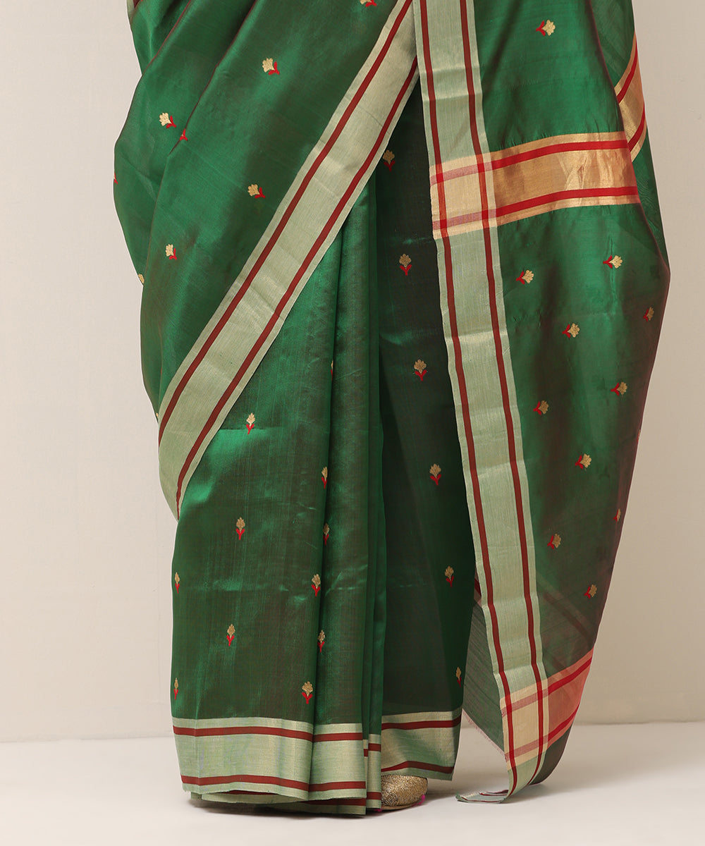 Green_Handloom_Pure_Silk_Chanderi_Saree_With_Red_And_Gold_Small_Flower_WeaverStory_04