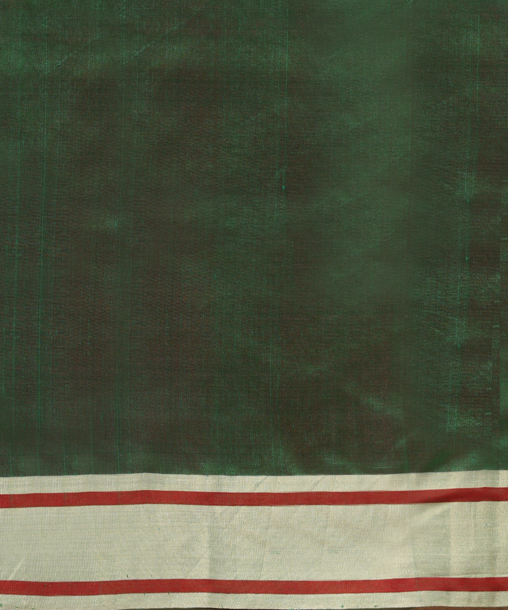 Green_Handloom_Pure_Silk_Chanderi_Saree_With_Red_And_Gold_Small_Flower_WeaverStory_05