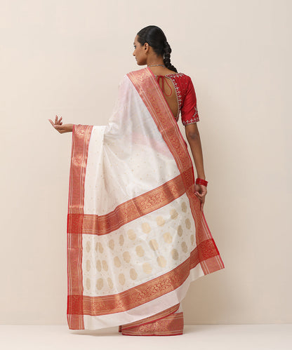 Handloom_White_Pure_Silk_Chanderi_Saree_With_Gold_Zari_Boota_And_Red_Nakshi_Border_WeaverStory_03