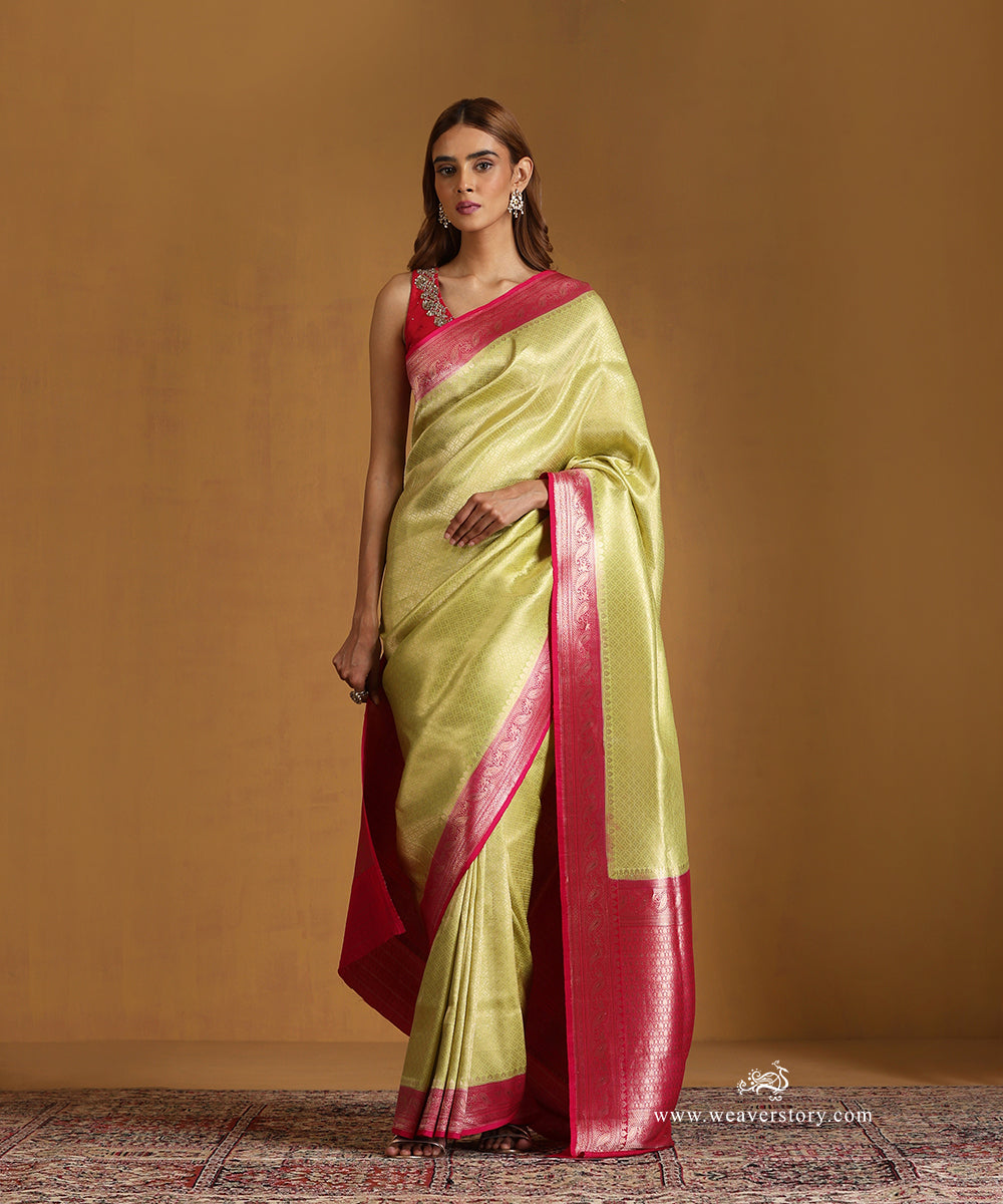 Handloom_Lime_Green_Pure_Katan_Silk_Zari_Tanchoi_Banarasi_Saree_With_Pink_Contrast_Woven_Border_Pallu_WeaverStory_01