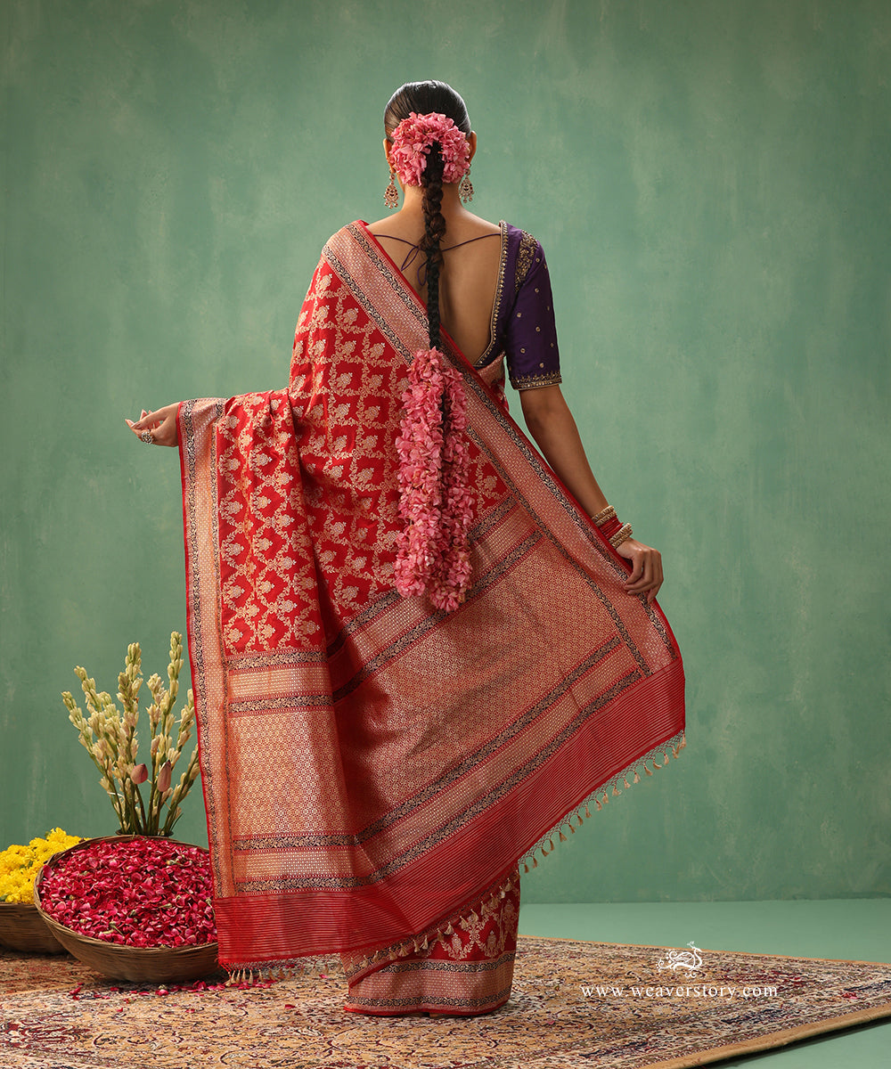 Red-Handloom-Pure-Katan-Silk-Real-Zari-Banarasi-Saree-With-All-Over-Sona-Rupa-Jaal_WeaverStory_03