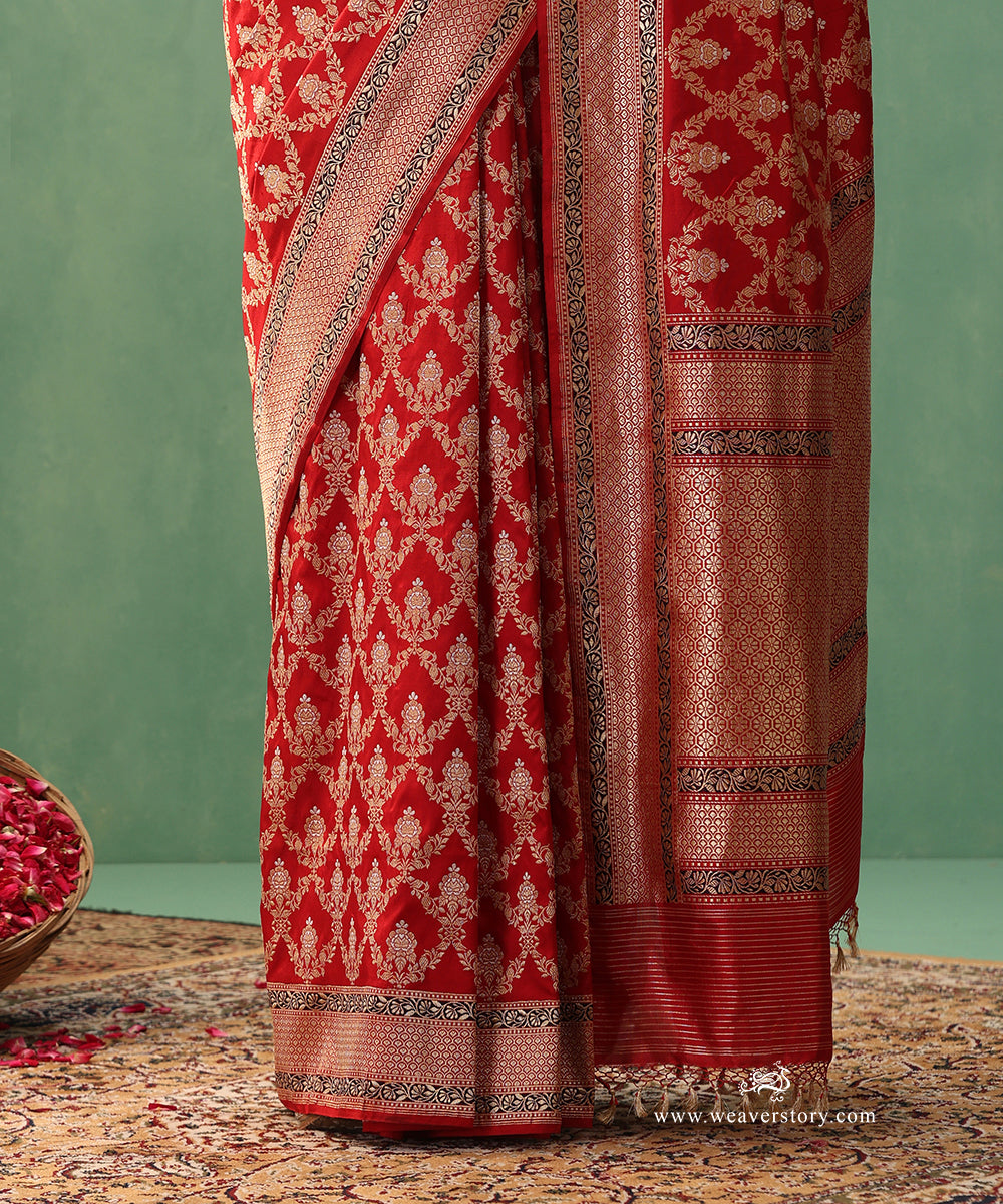 Red-Handloom-Pure-Katan-Silk-Real-Zari-Banarasi-Saree-With-All-Over-Sona-Rupa-Jaal_WeaverStory_04