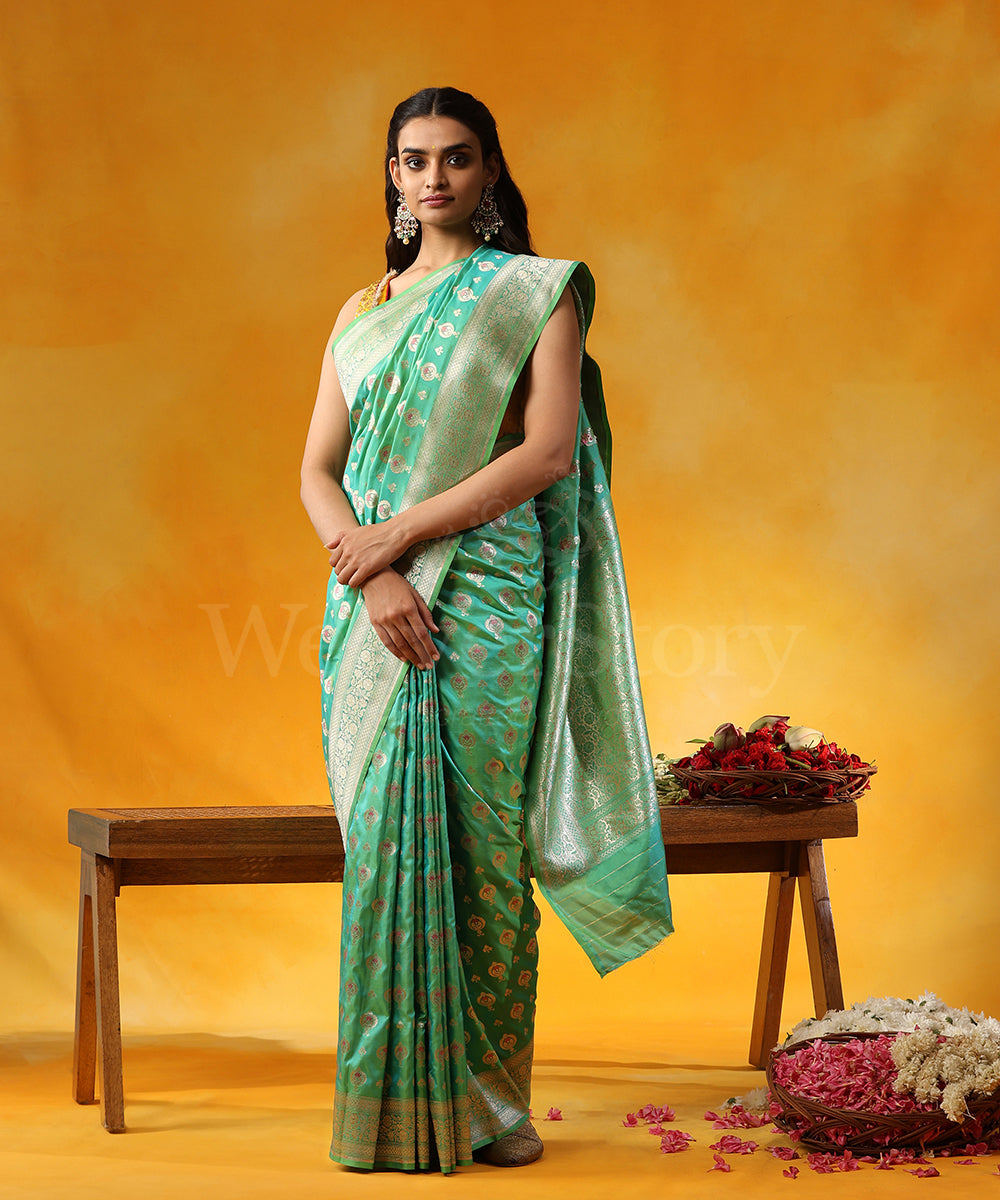 Handloom_Green_Double_Shade_Pure_Katan_Silk_Banarasi_Saree_With_Allover_Small_Booti_And_Floral_Border_WeaverStory_01