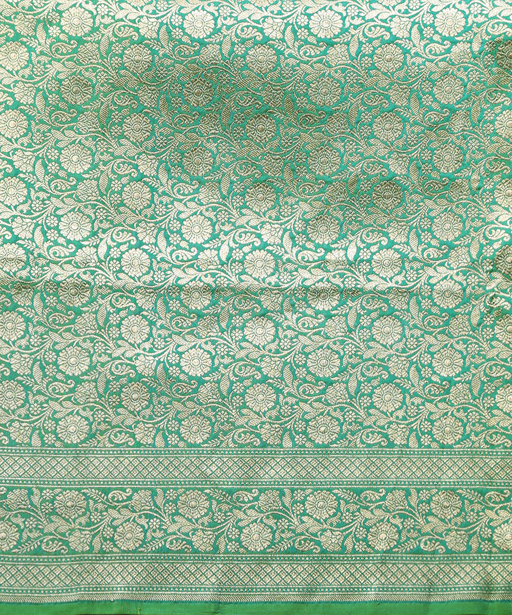 Handloom_Green_Double_Shade_Pure_Katan_Silk_Banarasi_Saree_With_Allover_Small_Booti_And_Floral_Border_WeaverStory_05