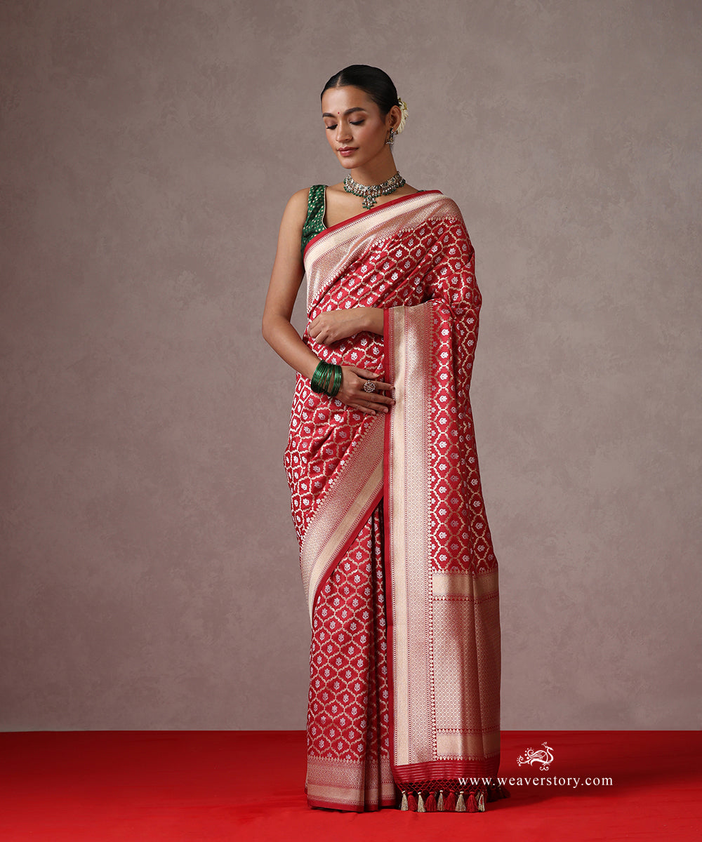 Handloom_Red_Pure_Katan_Silk_Banarasi_Saree_With_Silver_Small_Flower_Boota_WeaverStory_02