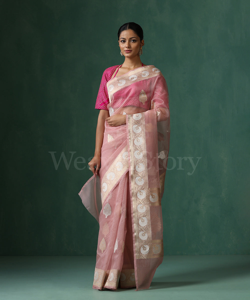 Soft_Pink_Handloom_Pure_Kora_Silk_Banarasi_Saree_With_Sona_Rupa_Kadhwa_Zari_Guldasta_Motifs_Booti_WeaverStory_01