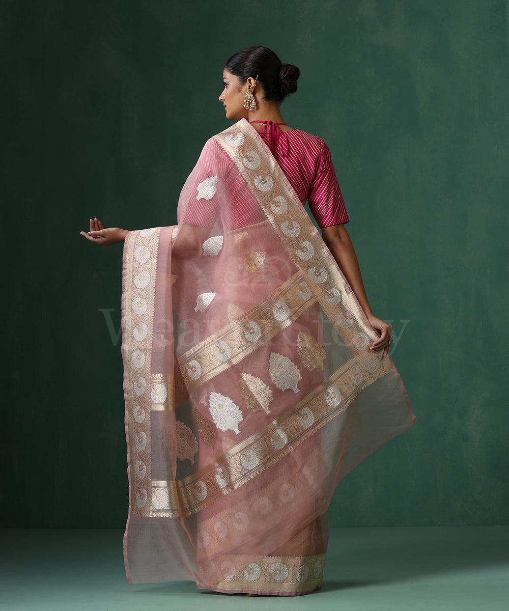 Soft_Pink_Handloom_Pure_Kora_Silk_Banarasi_Saree_With_Sona_Rupa_Kadhwa_Zari_Guldasta_Motifs_Booti_WeaverStory_03