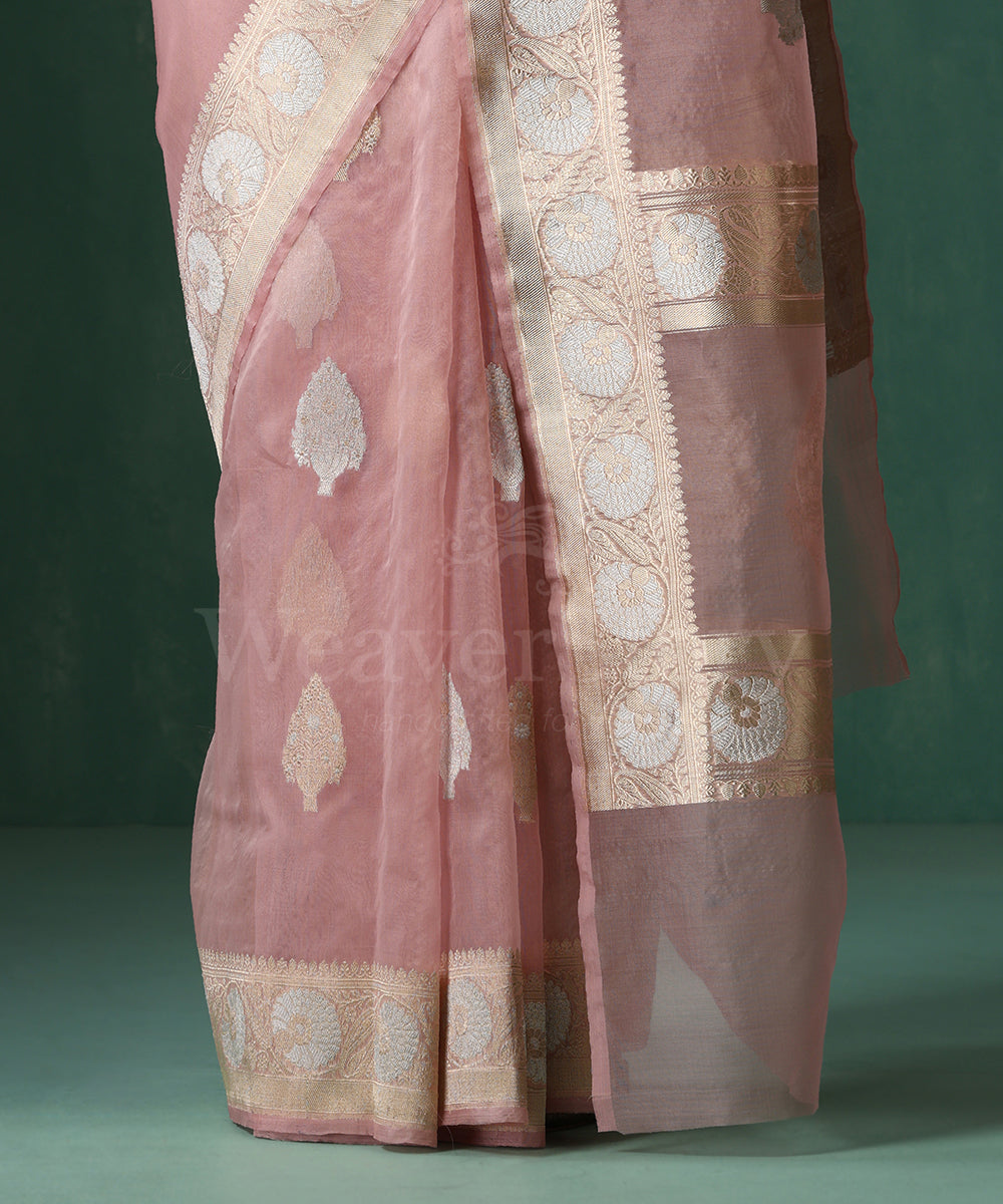 Soft_Pink_Handloom_Pure_Kora_Silk_Banarasi_Saree_With_Sona_Rupa_Kadhwa_Zari_Guldasta_Motifs_Booti_WeaverStory_04