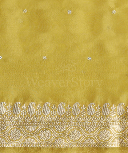 Lemon_Green_Handloom_Pure_Kora_Silk_Banarasi_Saree_With_Sona_Rupa_Kadhwa_Zari_Booti_WeaverStory_05