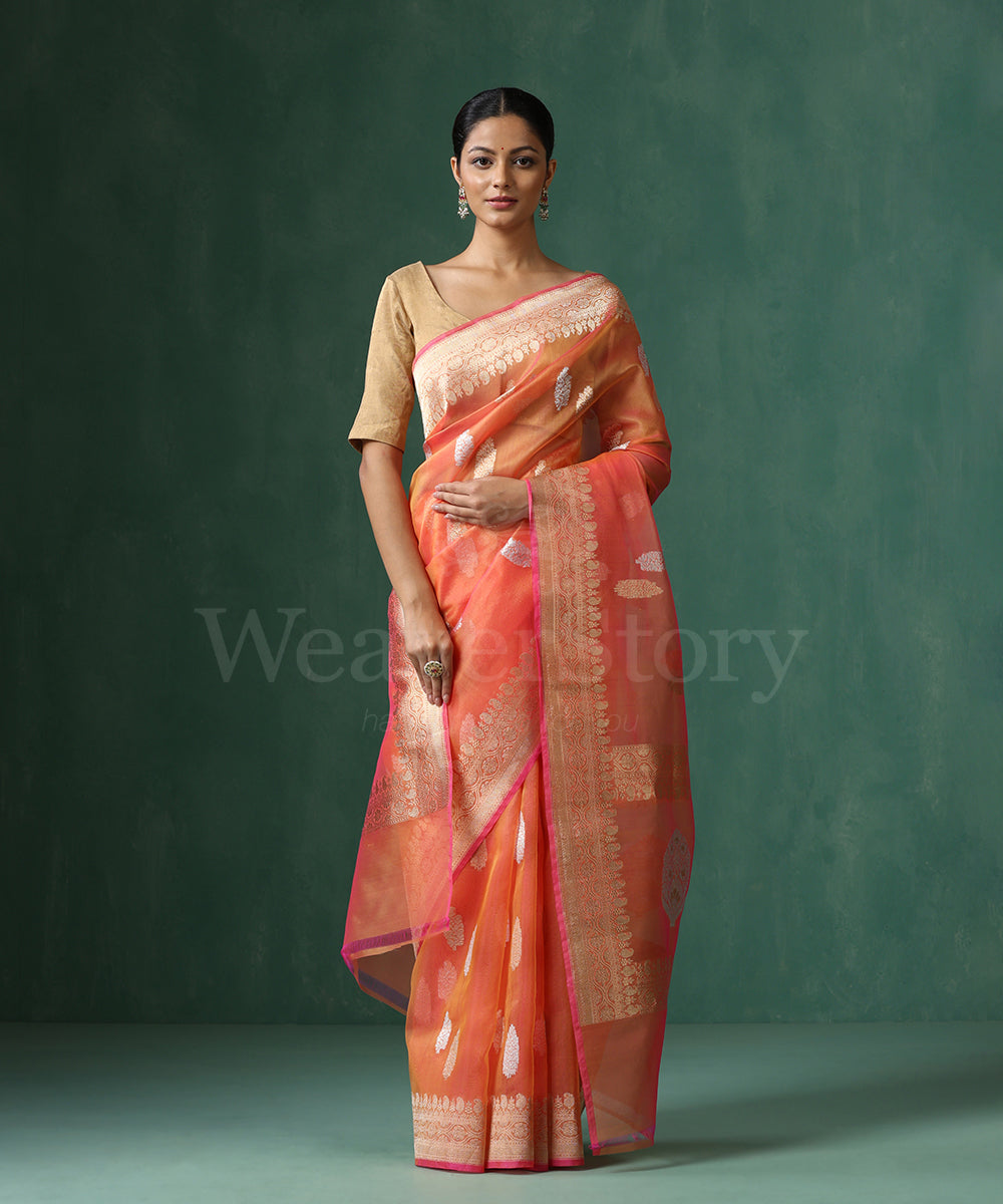 Handloom_Peach_Pure_Kora_Silk_Banarasi_Saree_With_Sona_Rupa_Kadhwa_Zari_Booti_And_Pink_Selvedge_WeaverStory_01