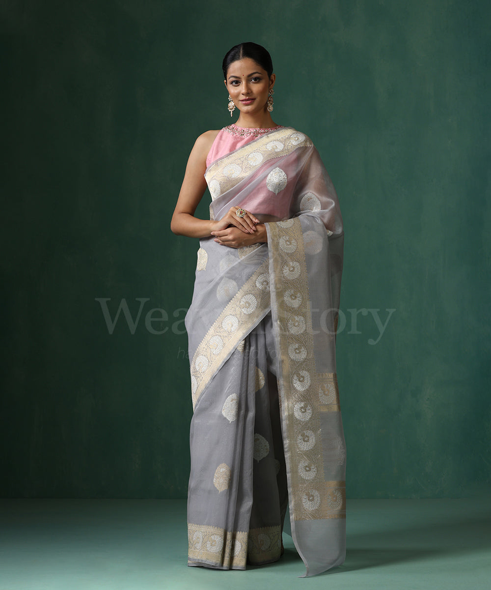 Grey_Handloom_Pure_Kora_Silk_Banarasi_Saree_With_Sona_Rupa_Kadhwa_Zari_Booti_WeaverStory_01