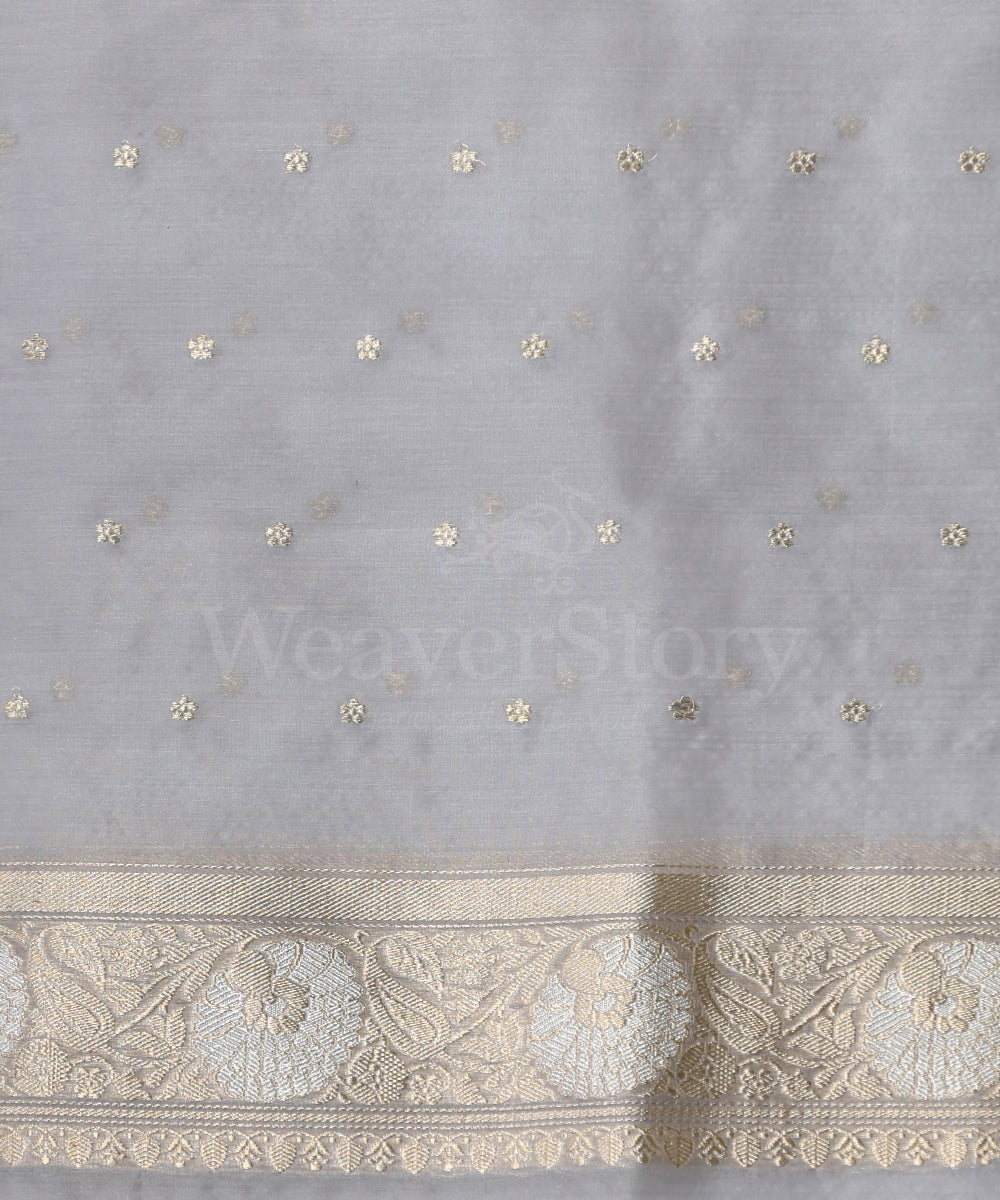 Grey_Handloom_Pure_Kora_Silk_Banarasi_Saree_With_Sona_Rupa_Kadhwa_Zari_Booti_WeaverStory_05