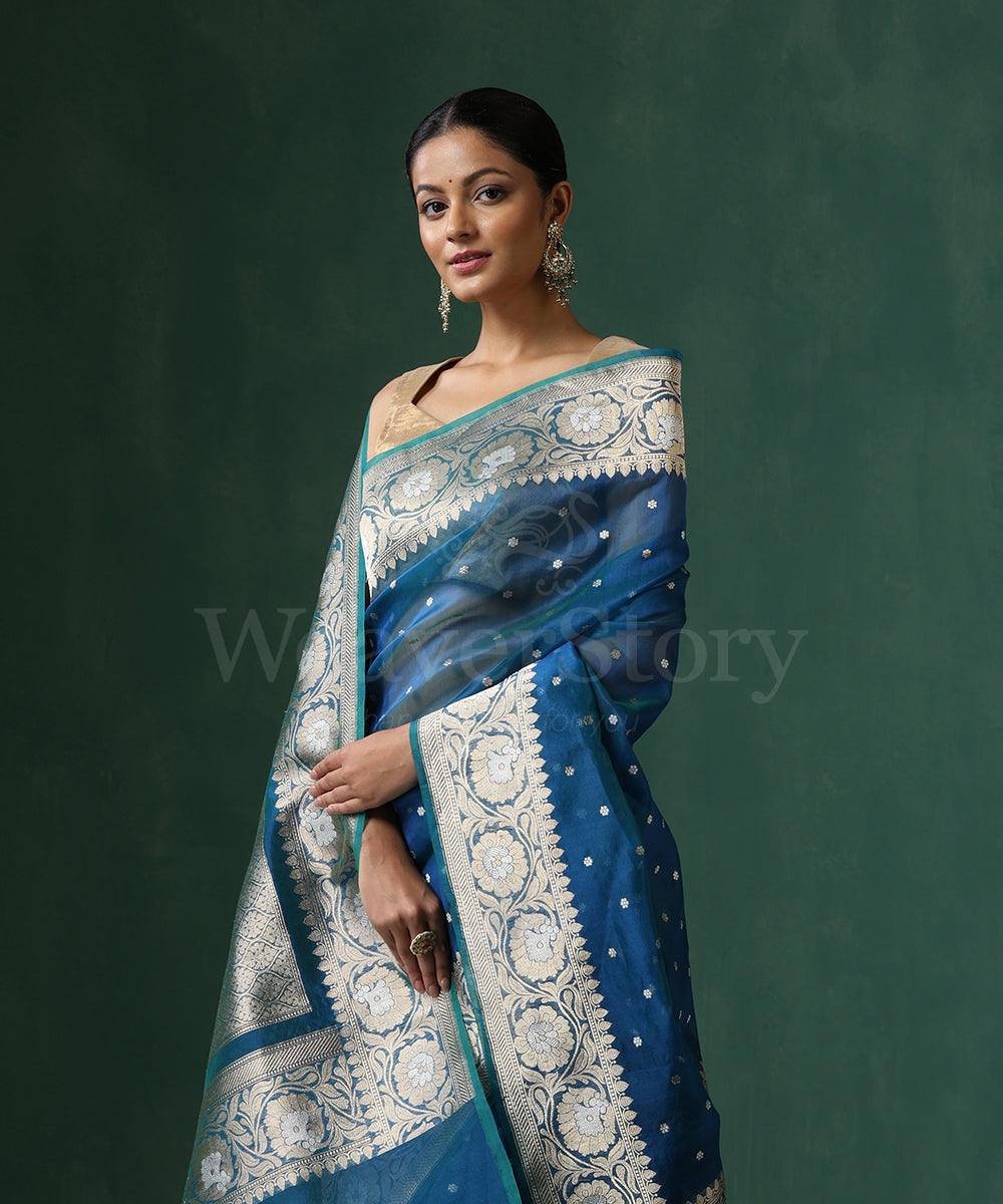 Handloom_Blue_And_Green_Dual_Tone_Pure_Kora_Silk_Banarasi_Saree_With_Sona_Rupa_Kadhwa_Small_Zari_Booti_WeaverStory_02