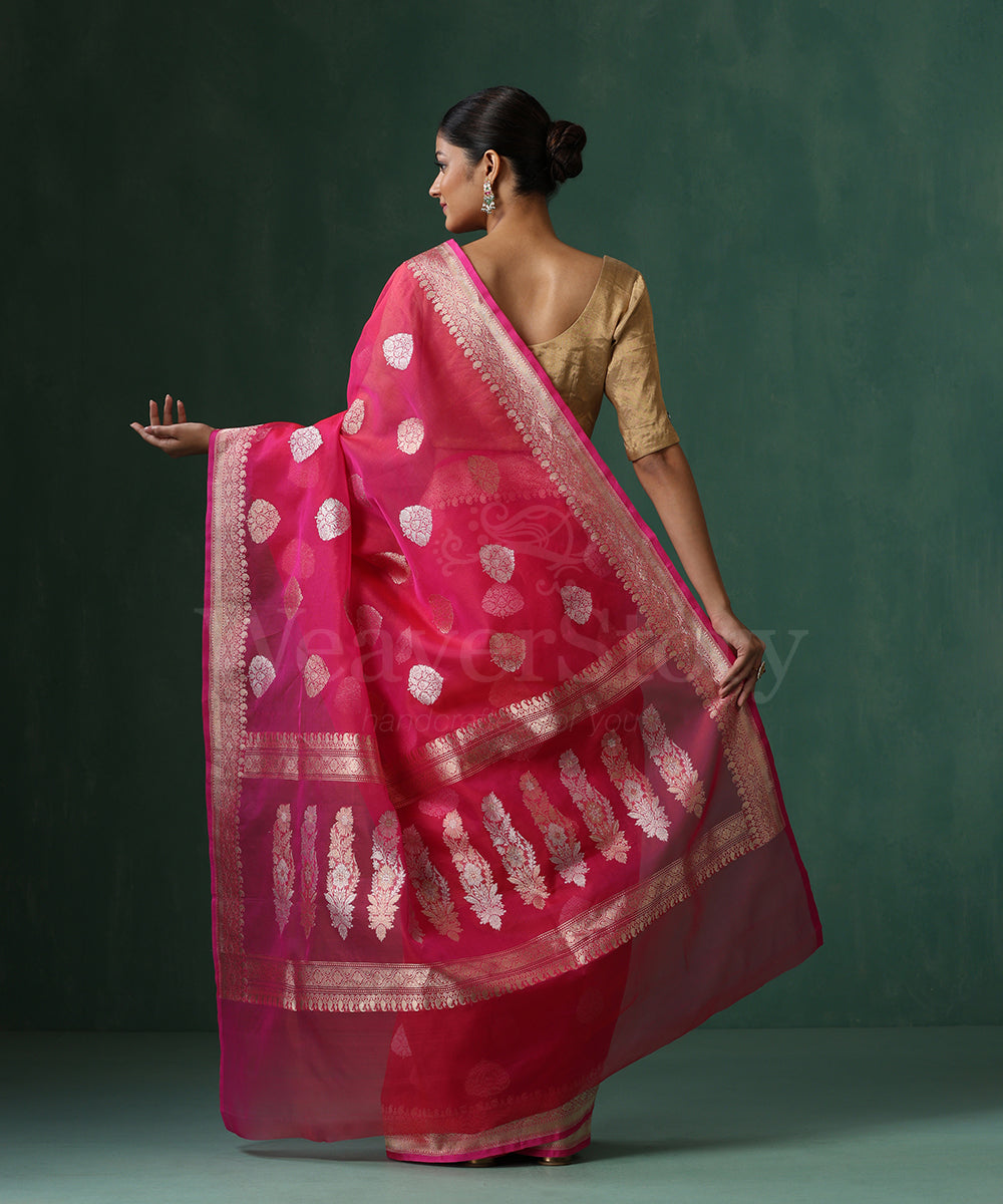 Handloom_Pink_Kora_Silk_Banarasi_Saree_With_Sona_Rupa_Kadhwa_Zari_Booti_WeaverStory_03