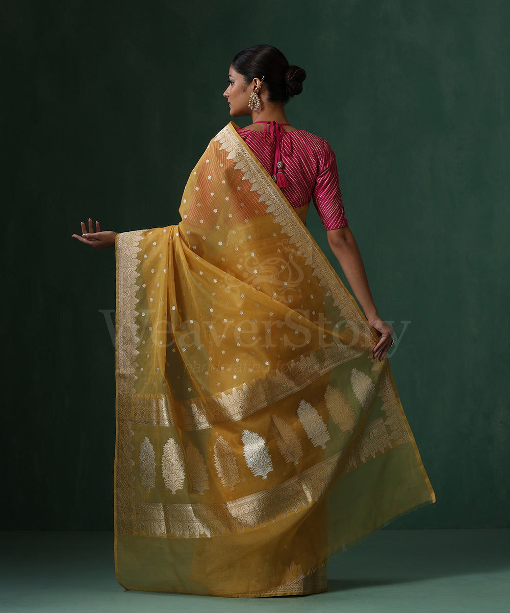 Mustard_Handloom_Pure_Kora_Silk_Banarasi_Saree_With_Sona_Rupa_Kadhwa_Small_Zari_Booti_WeaverStory_03