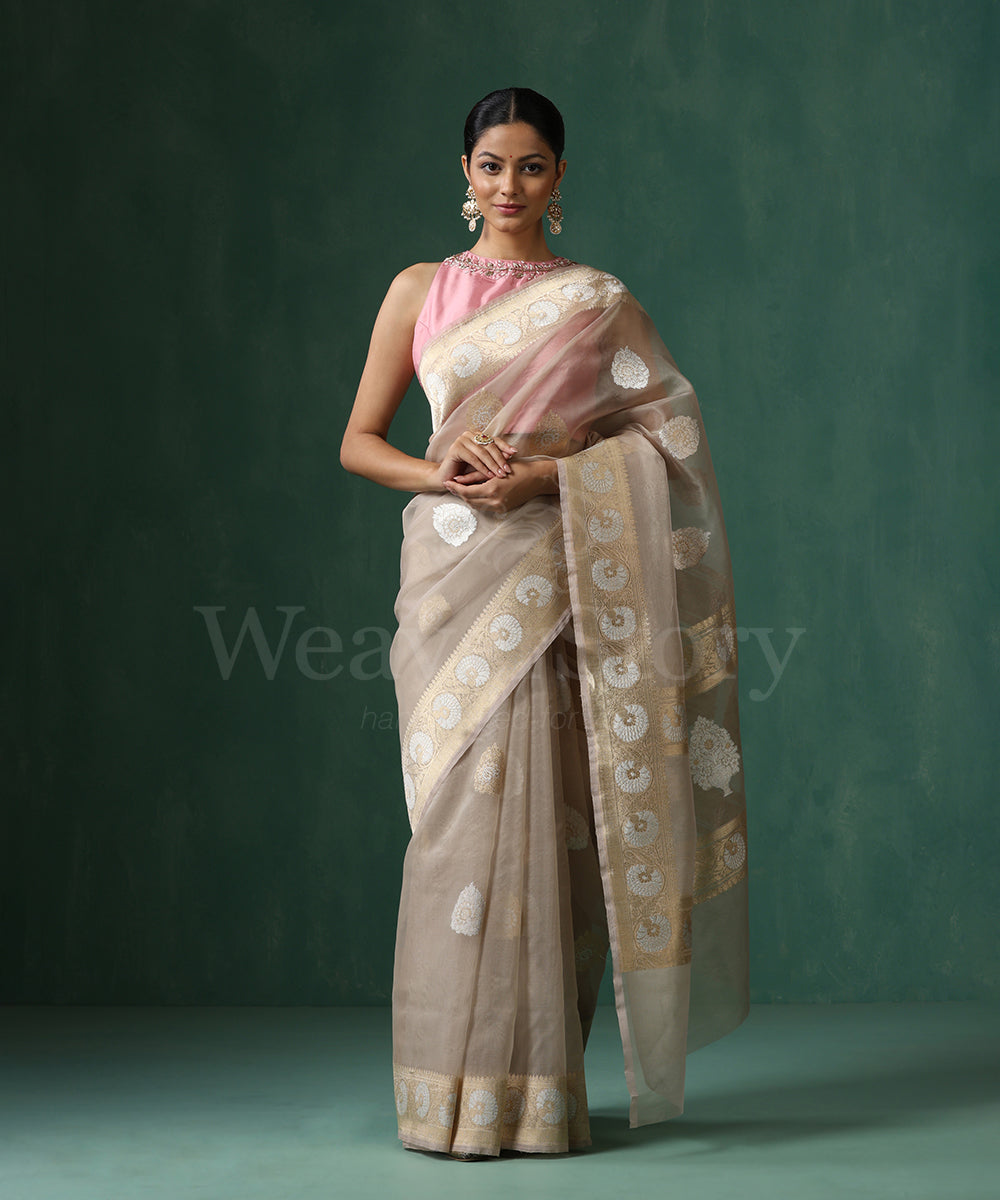 Handloom_Mushroom_Grey_Pure_Kora_Silk_Banarasi_Saree_With_Sona_Rupa_Kadhwa_Zari_Booti_WeaverStory_01