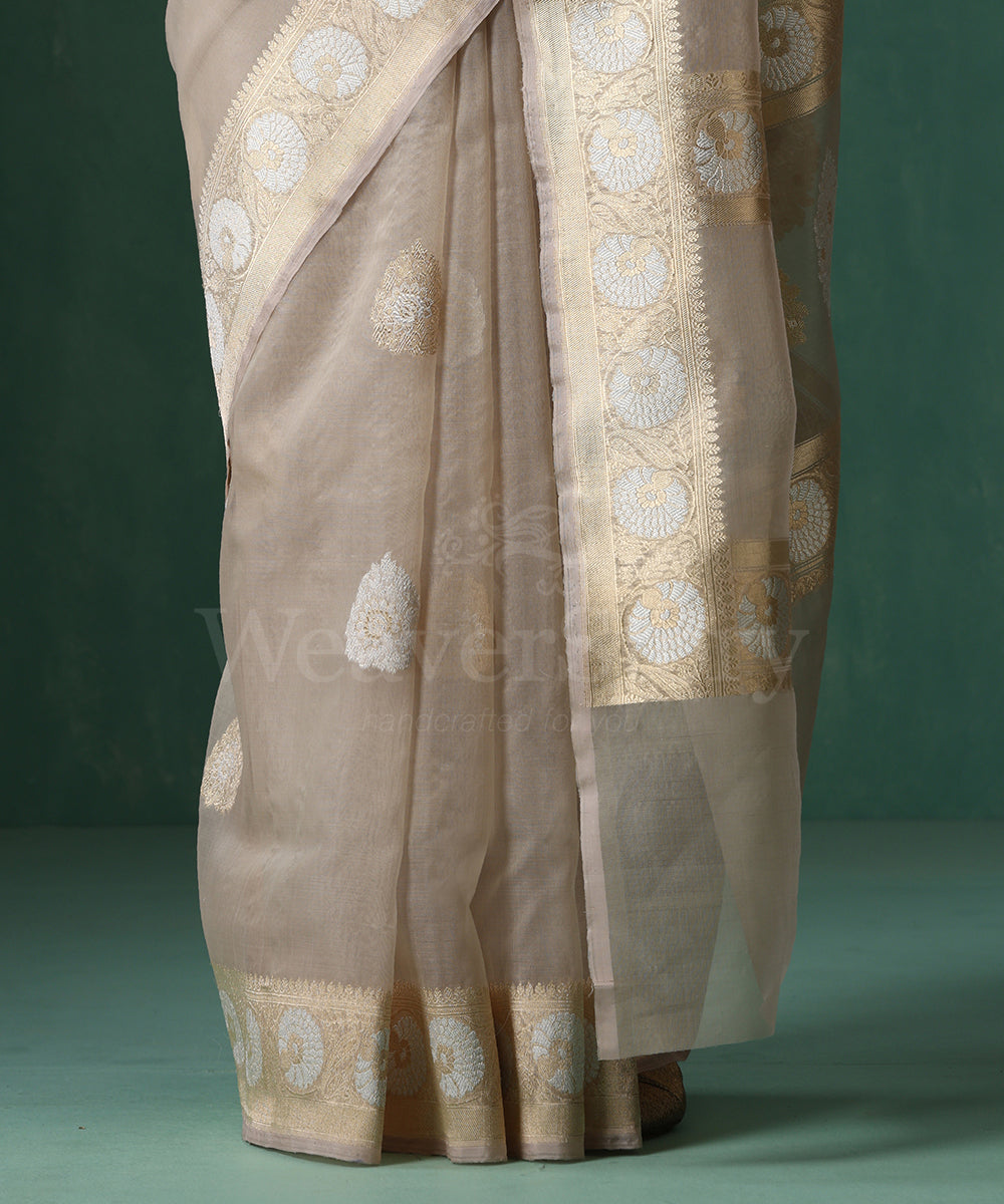 Handloom_Mushroom_Grey_Pure_Kora_Silk_Banarasi_Saree_With_Sona_Rupa_Kadhwa_Zari_Booti_WeaverStory_04