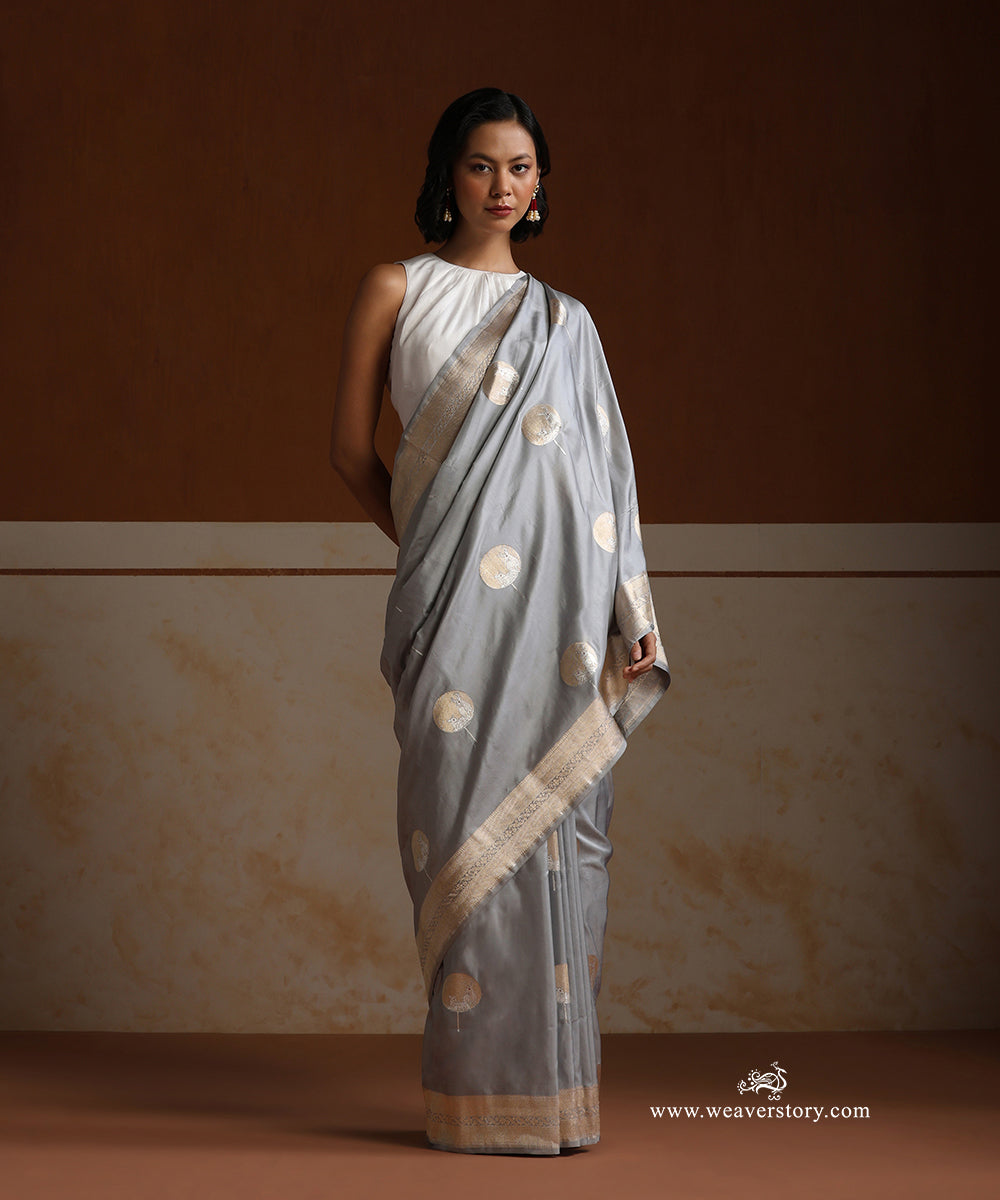 Handloom_Grey_Pure_Katan_Silk_Banarasi_Saree_With_Two_Deer_Motif_WeaverStory_01