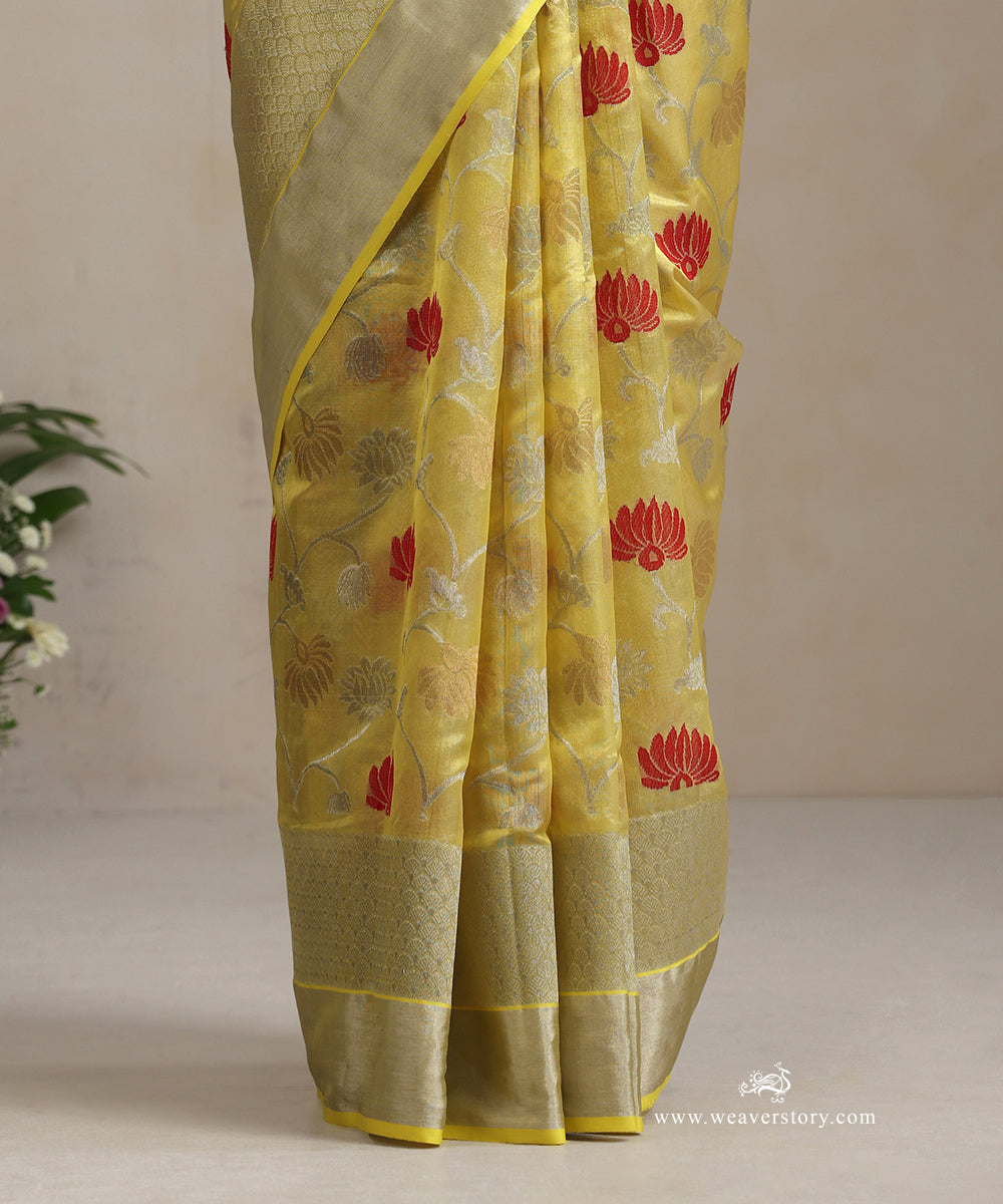 Yellow_Handloom_Pure_Silk_Chanderi_Saree_With_Allover_Gold_And_Silver_Lotus_Jaal_And_Silver_Border_WeaverStory_04