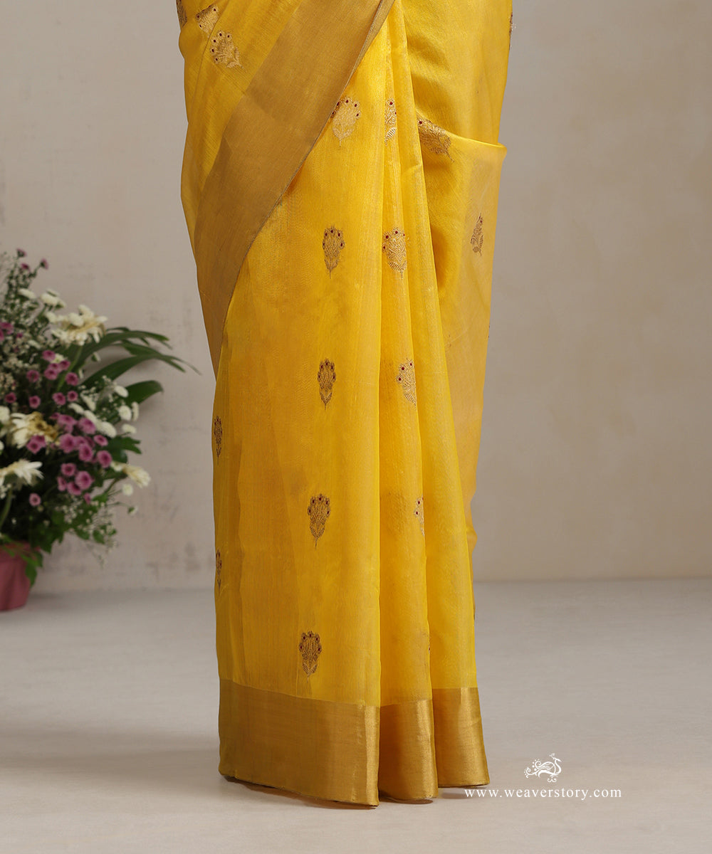 Yellow_Handloom_Pure_Silk_Chanderi_Saree_With_Floral_Boota_Wthi_Red_Meena_WeaverStory_04