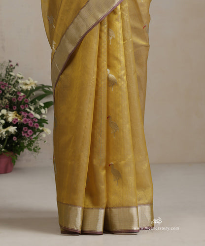 Lemon_Green_Handloom_Pure_Silk_Chanderi_Saree_With_Silver_Swan_Motifs_With_Purple_Selvedge_WeaverStory_04