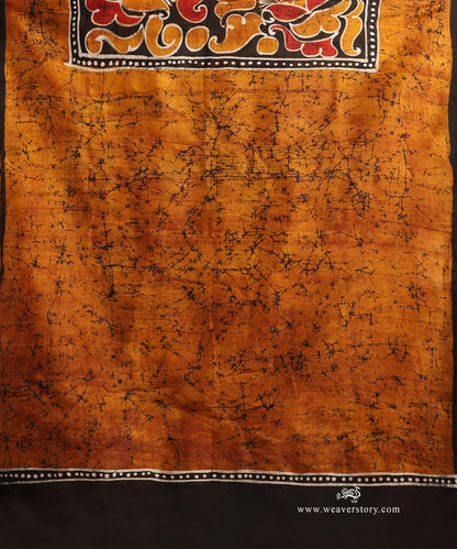 Handloom_Black_And_Mustard_Pure_Mulbery_Silk_Hand_Batik_Saree_WeaverStory_05