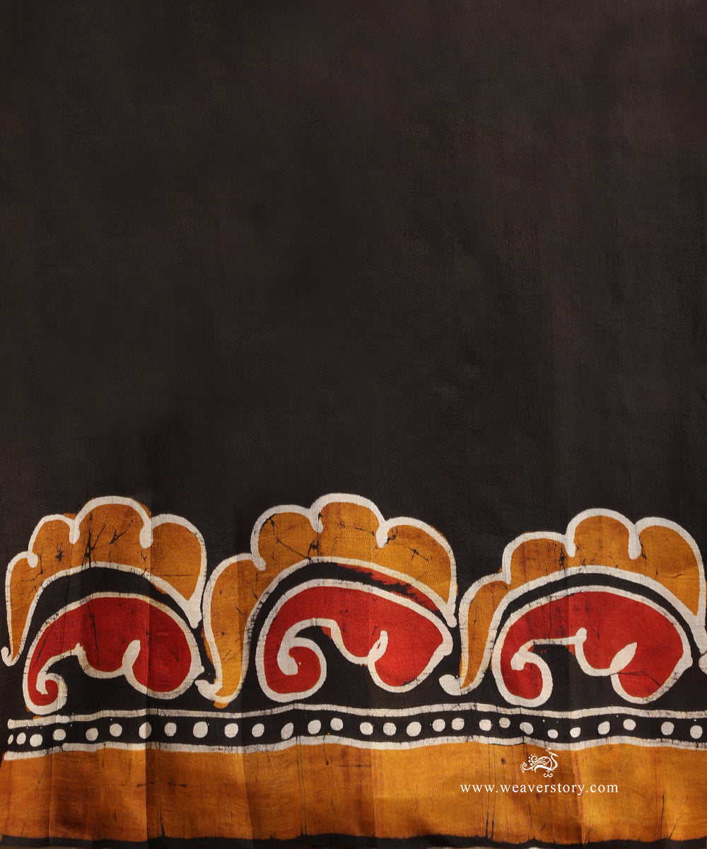 Handloom_Black_And_Mustard_Pure_Mulbery_Silk_Hand_Batik_Saree_WeaverStory_06