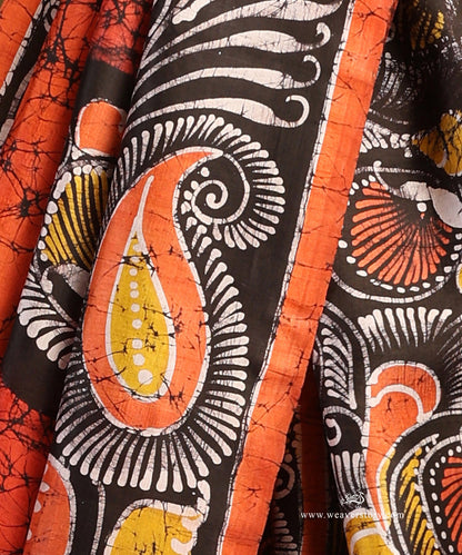 Orange_And_Black_Handloom_Pure_Mulbery_Silk_Hand_Batik_Saree_WeaverStory_04