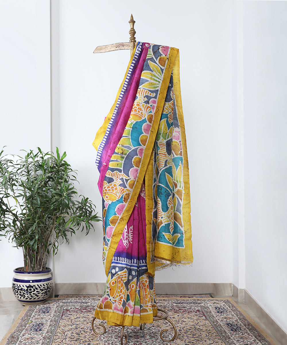 Black_Handloom_Hand_Batick_Pure_Mulbery_Silk_Saree_With_Multi_Colour_Floral_Motifs_WeaverStory_01