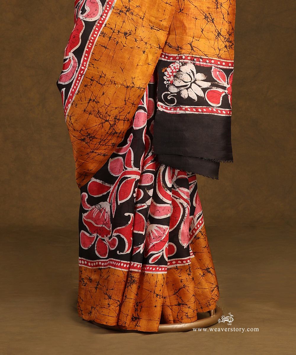 Handloom_Mustard_And_Black_Hand_Batik_Pure_Mulbery_Silk_Saree_WeaverStory_03